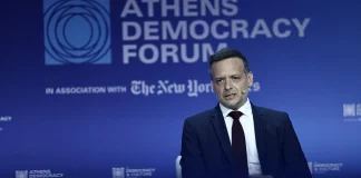 Σκληρή απάντηση του υπ. Ανάπτυξης στον Χάρη Δούκα για τα πατίνια: “Να συνειδητοποιήσει ότι είναι Δήμαρχος Αθηναίων”