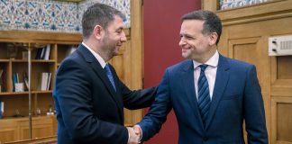 Τα δύο κρίσιμα πεδία για τις αποφάσεις στο συνέδριο του ΠΑΣΟΚ- Με διαφορετικές στρατηγικές Ανδρουλάκης και Δούκας