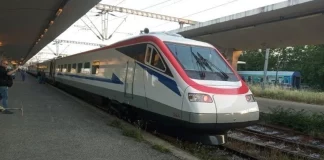 Δεν είναι αστείο! Ακινητοποιήθηκε λόγω βλάβης η αμαξοστοιχία Πειραιάς–Κιάτο στον Ασπρόπυργο