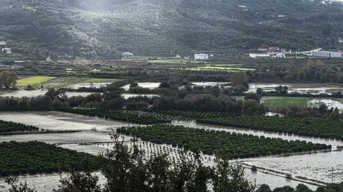 Έρχεται νέα κακοκαιρία τις επόμενες ώρες: Φέρνει ακόμη και χιόνια αλλά και χειμωνιάτικο κρύο