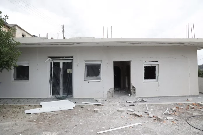 Βορίζια: “Ο 23χρονος δεν έχει καμία σχέση με τη βόμβα στο σπίτι”, λέει η δικηγόρος του – Τη Δευτέρα η απολογία του