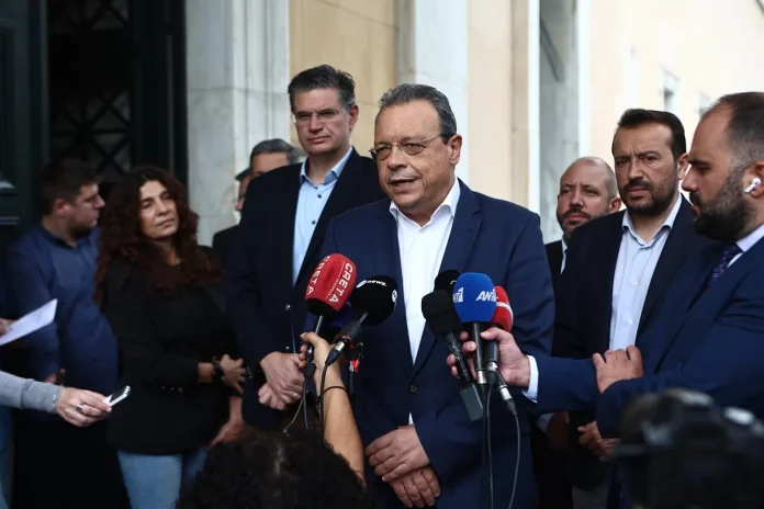 Βουλή: Αντιδράσεις από ΠΑΣΟΚ και ΣΥΡΙΖΑ για την αναβολή της συνεδρίασης για τα ΕΛΤΑ