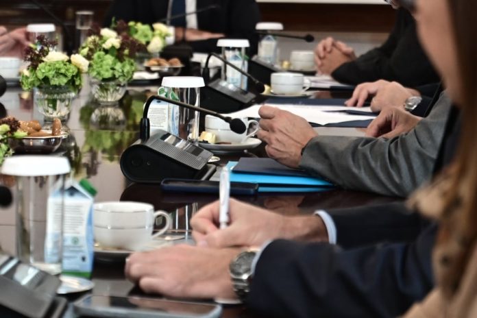 Δημοσκοπήσεις: Δεν ξεκολλάει η ΝΔ – Μεγάλος προβληματισμός στο δρόμο προς τις εκλογές