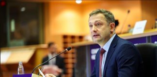 O Επίτροπος Γεωργίας της Κομισιόν διαψεύδει την κυβέρνηση για ΟΠΕΚΕΠΕ