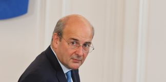 Ο ΣΥΡΙΖΑ «καρφώνει» Χατζηδάκη για το κλείσιμο των ΕΛΤΑ: «Γνώριζε ή όχι για την μαζική αναστολή λειτουργίας καταστημάτων;»