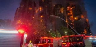 Τρεις συλλήψεις για την πυρκαγιά σε ουρανοξύστες του Χονγκ Κονγκ – Τουλάχιστον 44 νεκροί και εκατοντάδες αγνοούμενοι