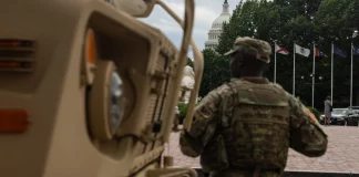 Πυροβόλησαν κατά της αστυνομίας μετανάστευσης στο Σικάγο, λέει η κυβέρνηση Τραμπ