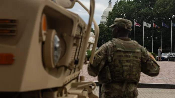 Πυροβόλησαν κατά της αστυνομίας μετανάστευσης στο Σικάγο, λέει η κυβέρνηση Τραμπ