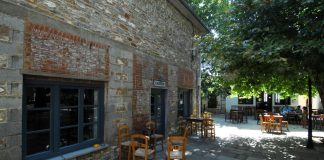 «Σκοτώνουν» τα καφενεία και τα παντοπωλεία στα μικρά χωριά: Σάλος με το νέο ΦΕΚ για σεμινάρια υγιεινής και υποχρεωτικό POS