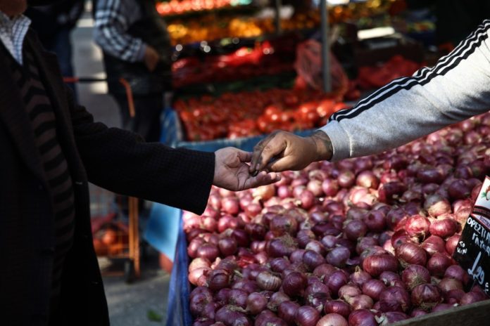 Σταθερά αρνητική η κατάσταση των νοικοκυριών – Πονοκέφαλος η ακρίβεια