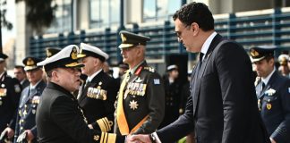 Στον αέρα η ηγεσία του Λιμενικού μετά την ποινική δίωξη για το ναυάγιο της Πύλου – «Καυτή πατάτα» ο Κοντιζάς για τον Κικίλια