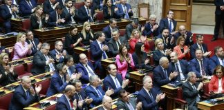 Νέο γαλάζιο αντάρτικο: Ερώτηση 11 βουλευτών στον Παπασταύρου για την αγορά ενέργειας και τις τιμές του ρεύματος