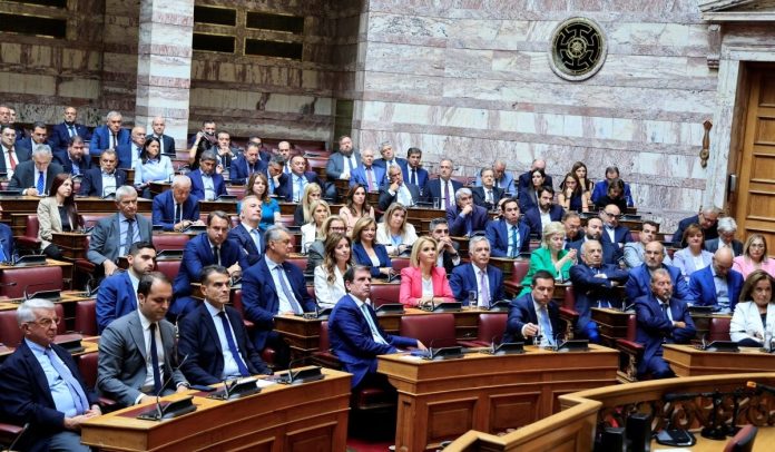 «Παραιτήσου, δεν αντέχω να με βρίζουν»: Πυρ ομαδόν από βουλευτές ΝΔ στη διοίκηση των ΕΛΤΑ