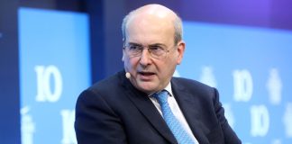 Γρίφος με Χατζηδάκη – Θεωρεί ότι στοχοποιείται από κυβερνητικά στελέχη