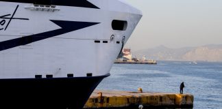 48χρονος έπεσε στη θάλασσα στο λιμάνι του Πειραιά – Τον έσωσε λιμενικός