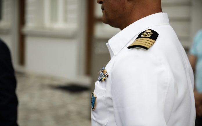 Απολογείται την Τρίτη ο Λιμενικός που κατηγορείται για ασέλγεια σε ανήλικους – Τον έπιασαν να τους ανεβάζει στη μηχανή του