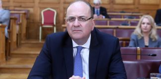 Λαζαρίδης: Η Λιακούλη σε έξαλλη κατάσταση με απείλησε ότι “θα ψάξει το παρελθόν των νεκρών γονιών μου”