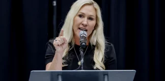 Απειλές που ενθαρρύνει ο Τραμπ λέει ότι δέχεται η Μάρτζορι Τέιλορ Γκριν που αποκήρυξε ο πρόεδρος