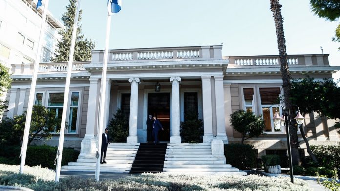 Η κυβέρνηση έχει… συστημένο γράμμα για αλλαγές