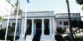 ΟΠΕΚΕΠΕ και ΕΛΤΑ «στριμώχνουν» την κυβέρνηση: Φόβοι για γαλάζιο αντάρτικο ακόμη και από βουλευτές «κοντά» στο Μαξίμου