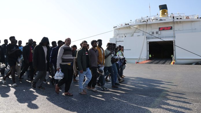 Εξέγερση σε δομή μεταναστών στις Σέρρες – Παρέμβαση της Αστυνομίας, τουλάχιστον 25 προσαγωγές