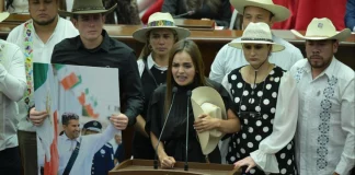 Χήρα δημάρχου σε πόλη του Μεξικού αναλαμβάνει τα ηνία μετά τη δολοφονία του συζύγου της