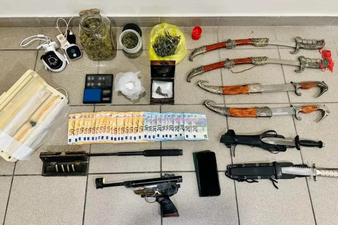 Μυτιλήνη: Συνελήφθη 53χρονος για ναρκωτικά – Τραυμάτισε αστυνομικό στην προσπάθεια να αποφύγει την έρευνα (ΦΩΤΟ)