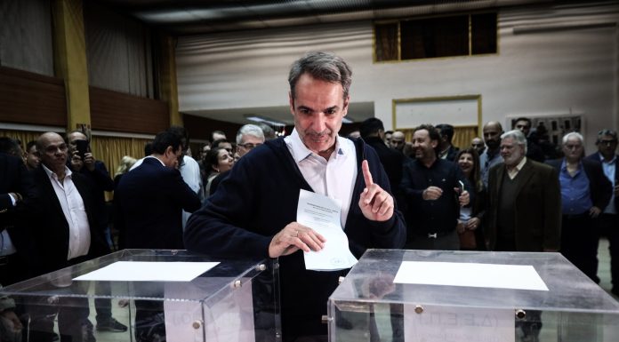 Οι εκλογές δεν θα κριθούν από την «μπακαλική» της κυβέρνησης – γιατί ο ψηφοφόρος αναζητά ποιος θα τον κυβερνήσει όχι ποιος θα τον εξαγοράσει