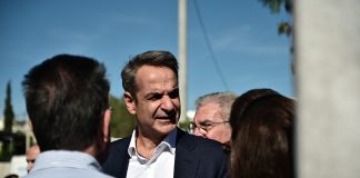 Δημοσκοπικά «καμπανάκια» για την κυβέρνηση – Στοχευμένες περιοδείες Μητσοτάκη σε περιφέρειες που η ΝΔ «βυθίζεται»