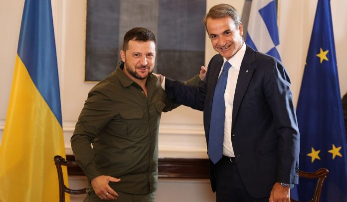 Ο «μετέωρος» Ζελένσκι στην Αθήνα για χρήμα, ενέργεια και στρατιωτικούς εξοπλισμούς