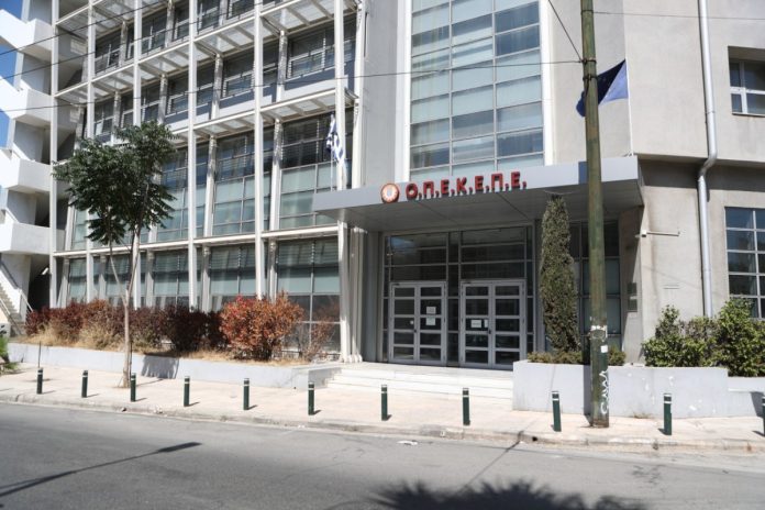 Παράνομες επιδοτήσεις: Κατασχέθηκαν χρυσές λίρες, ράβδοι χρυσού και μετρητά – Πεθαμένος “έκανε” αναλήψεις, 16 συλλήψεις