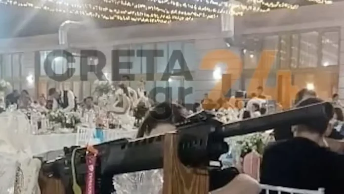 Σε άλλο επίπεδο η επίδειξη όπλων στην Κρήτη: Στολισμένο κοσμεί το τραπέζι νεόνυμφων