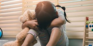 Η ιταλική δικαιοσύνη απομάκρυνε τρία παιδιά από οικογένεια που ζούσε στο δάσος – Διχασμένη η κοινή γνώμη για την απόφαση