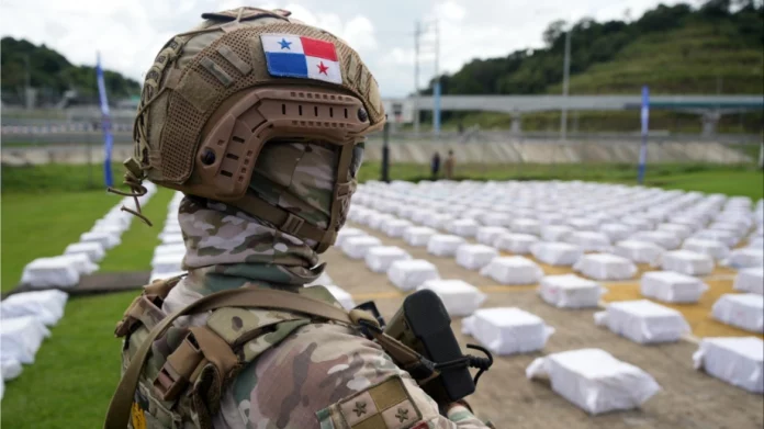 Οι αρχές του Παναμά προχώρησαν στην κατάσχεση 12 τόνων κοκαΐνης σε επιχείρηση στον Ειρηνικό – (VIDEO)