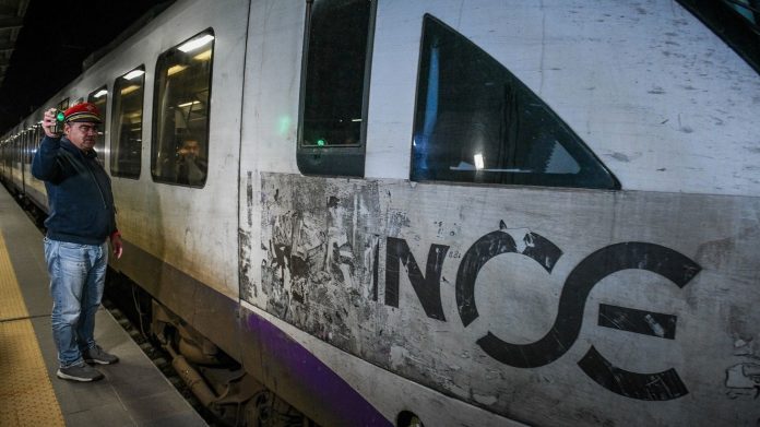 Σιδηρόδρομος: «Στο κόκκινο» οι σχέσεις του υπουργείου Μεταφορών με την Hellenic Train – Γιατί οι Ιταλοί αρνούνται να φέρουν καινούργια τρένα