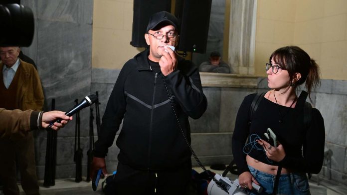 Ράγισε καρδιές ο Ρούτσι στο Πολυτεχνείο: «Όσο ανασαίνω θα αγωνίζομαι για να μην υπάρξουν άλλα Τέμπη» (Videos)