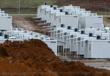 Πώς ξεκίνησε η εξέγερση στη δομή μεταναστών στις Σέρρες – Οι λόγοι επιβίωσης και ο πετροπόλεμος με τους αστυνομικούς