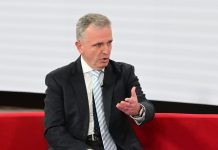 ΕΛΤΑ: Σε μια κλωστή ο Σκλήκας