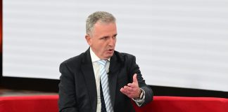 ΕΛΤΑ: Σε μια κλωστή ο Σκλήκας