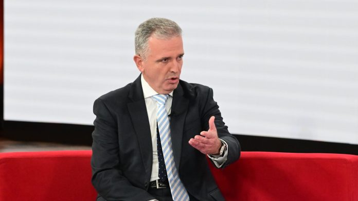 ΕΛΤΑ: Σε μια κλωστή ο Σκλήκας