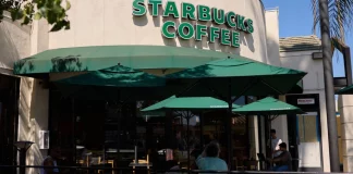 ΗΠΑ: Σε απεργία για καλύτερους μισθούς κατέβηκαν εργαζόμενοι στα Starbucks