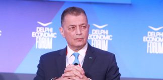 Αλλού γι’ αλλού: Ο Στεφανής καλεί τον Τραμπ να επισκεφθεί το Άγιον Όρος