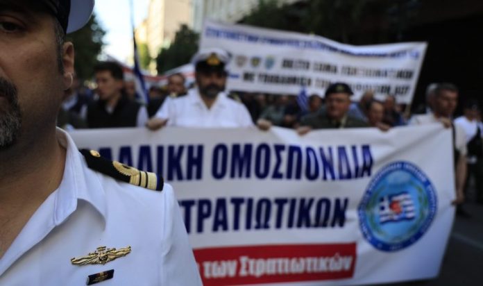 Η συγκέντρωση στρατιωτικών το Σάββατο στην Αθήνα, τρομάζει την κυβέρνηση που τρομοκρατεί όσους θέλουν να διαδηλώσουν