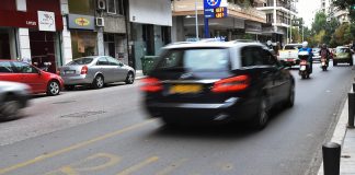 Θεσσαλονίκη: 17χρονη επιτέθηκε και τραυμάτισε οδηγό ταξί για να τον ληστέψει