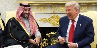 Λευκός Οίκος: Ο Τραμπ υποδέχθηκε μεγαλοπρεπώς τον Μπιν Σαλμάν – Επενδύσεις ενός τρισ. «υποσχέθηκε» ο Σαουδάραβας