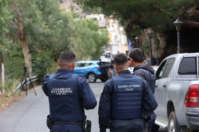 Μπαράζ ερευνών στα Βορίζια: Συλλήψεις, οπλοστάσια και προσαγωγές – Τι υποστηρίζει ο 48χρονος από την οικογένεια του Καργάκη που συνελήφθη