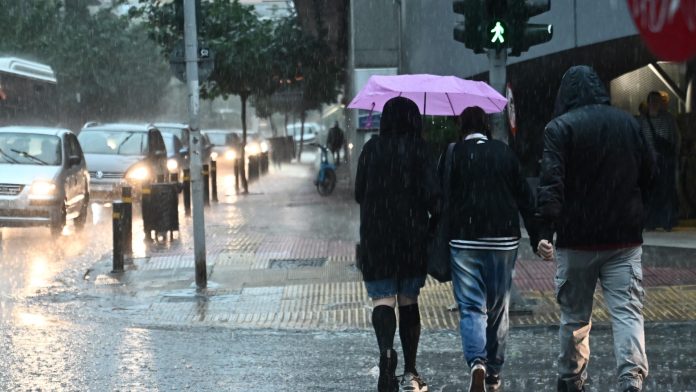 Καιρός: Επίμονες και ισχυρές καταιγίδες στη δυτική Ελλάδα, νέο έκτακτο δελτίο από την ΕΜΥ