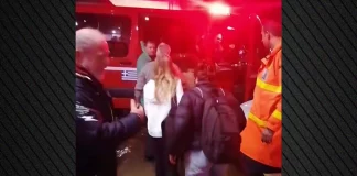 Μαθητές στη Βόνιτσα χρειάστηκαν πυροσβεστικό για να επιστρέψουν στα σπίτια τους λόγω της κακοκαιρίας – (VIDEO)