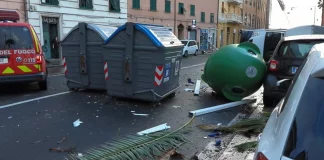 Σφοδρή κακοκαιρία σάρωσε τη Γένοβα: Κατέρρευσε τοίχος, ξεριζώθηκαν δέντρα, πλημμύρισαν σπίτια – (VIDEO)