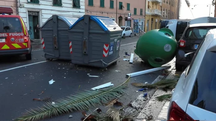 Σφοδρή κακοκαιρία σάρωσε τη Γένοβα: Κατέρρευσε τοίχος, ξεριζώθηκαν δέντρα, πλημμύρισαν σπίτια – (VIDEO)